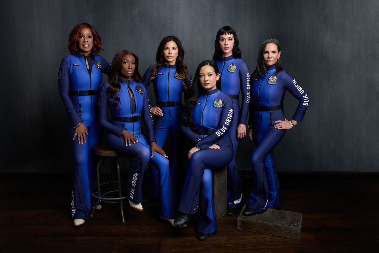 Historic Launch of First All-Female Crew Spaceflight from West Texas/  پرتاب تاریخی اولین پرواز فضایی با خدمه کاملاً زنانه از غرب تگزاس