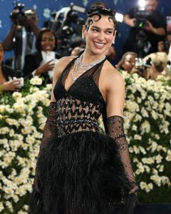 Dua Lipa and Callum Turner's Official Red Carpet Debut in matgala