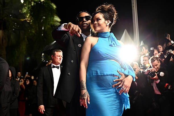 Glory Under Cannes Rain: Rihanna’s Maternity Radiance and ASAP Rocky’s Protective Umbrella /رقص شکوه زیر باران کن