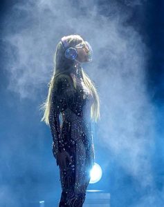 Jennifer Lopez's Dazzling Appearance at AMAs 2025: Performance, Highlights & Outfits