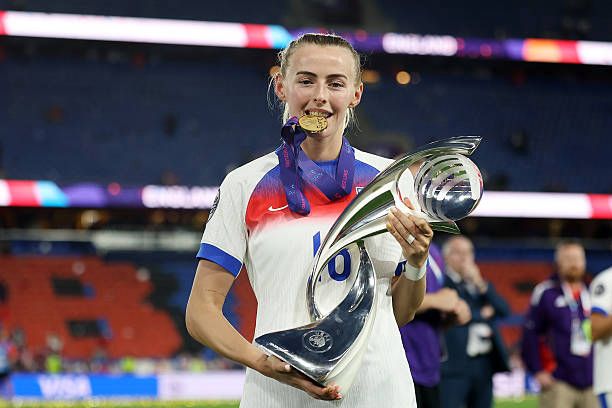 کلوئی کلی: معجزه گر مستطیل سبز، دختری که با گل‌هایش دنیا را فتح کرد! /Chloe Kelly: The Lioness Roar – From West London Cages to Global Glory!