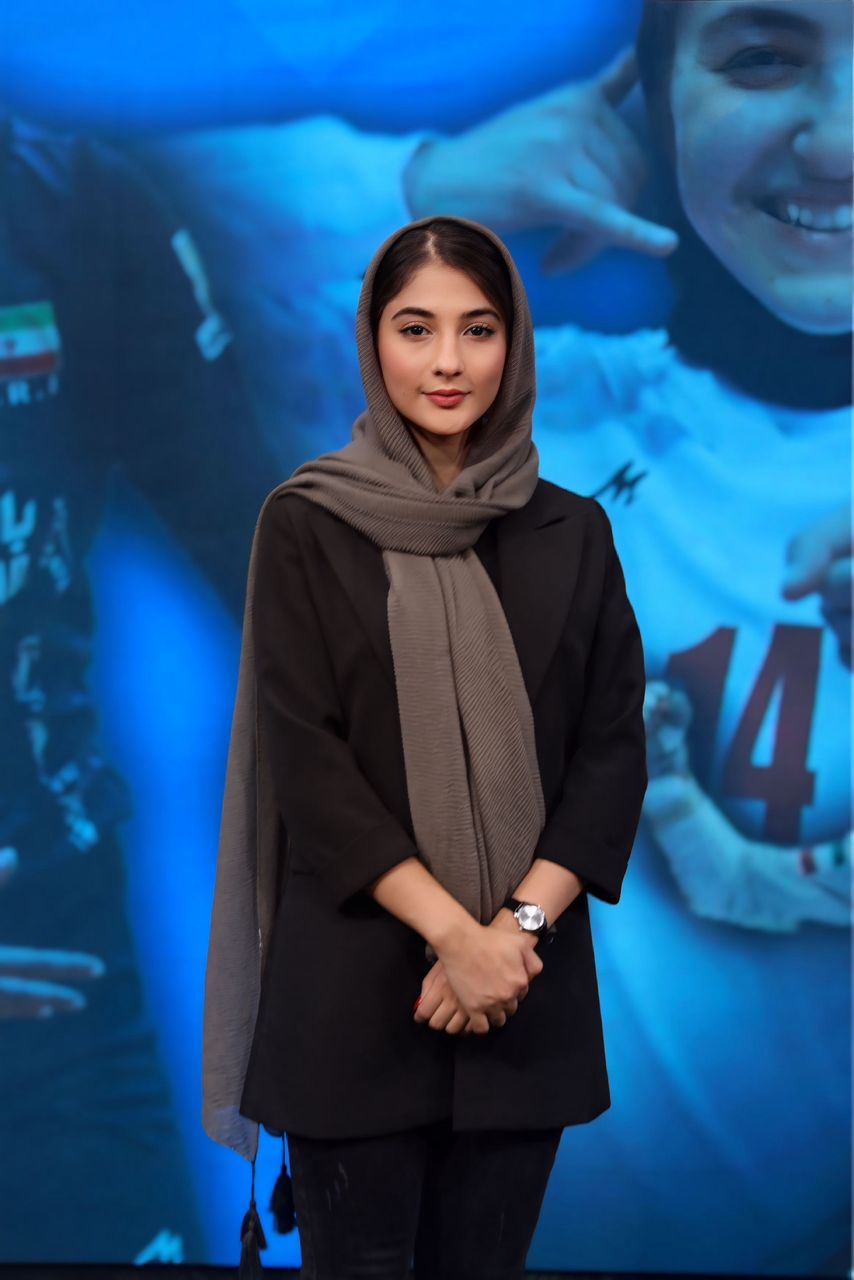 با بیتا مرادخانی دختر وایرالی این روزهای ایران / هاله یارمحمدی:‌ پخش زنده با موبایل در بسکتبال ایران نوبرانه است